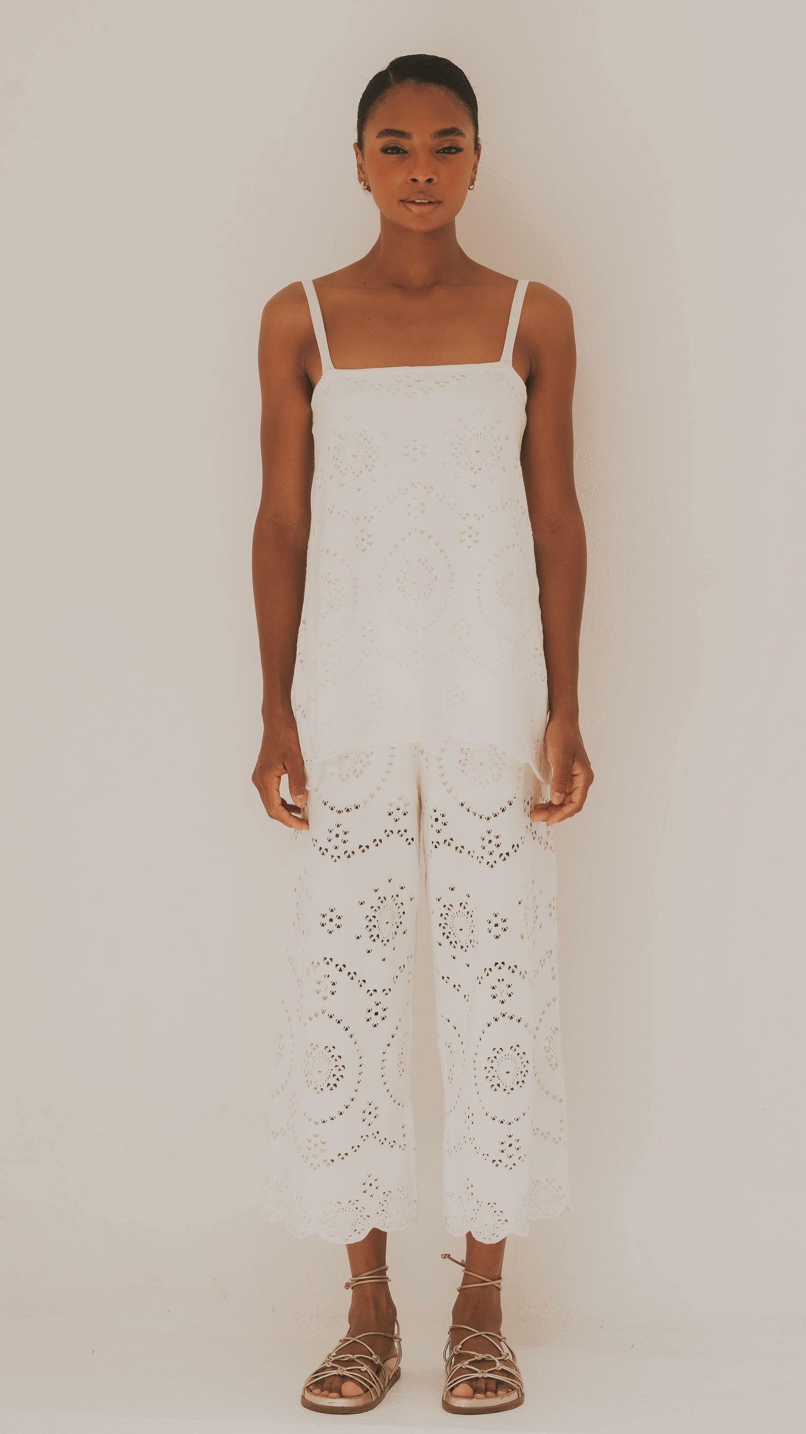 Calça rendada