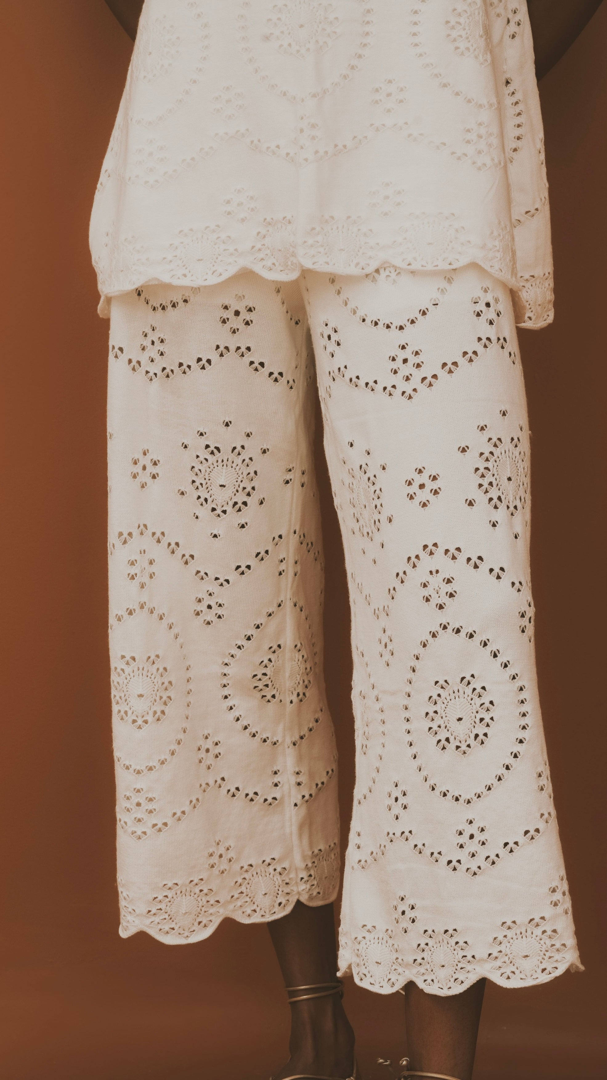 Calça rendada