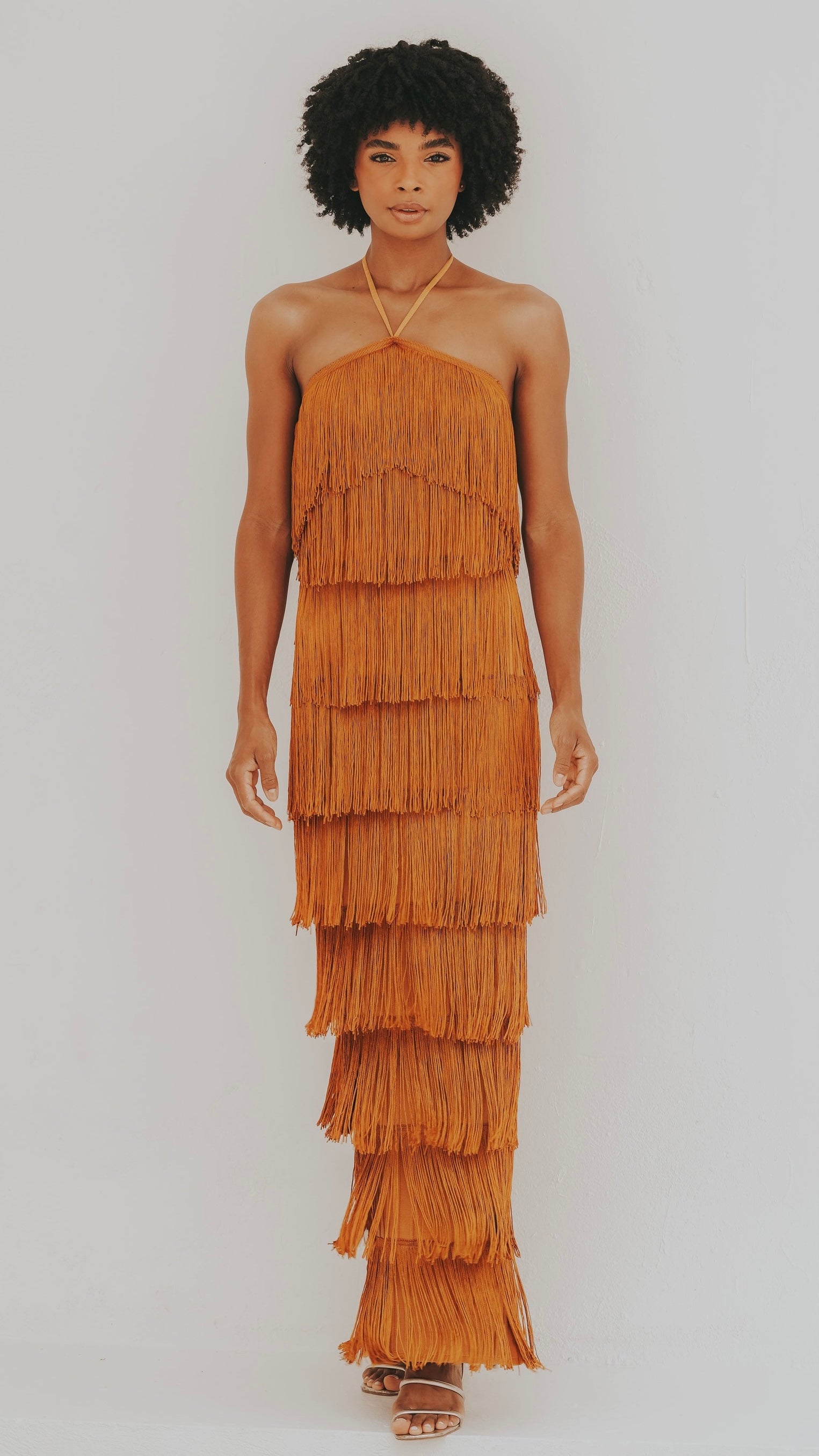 vestido clássico franjas dourado