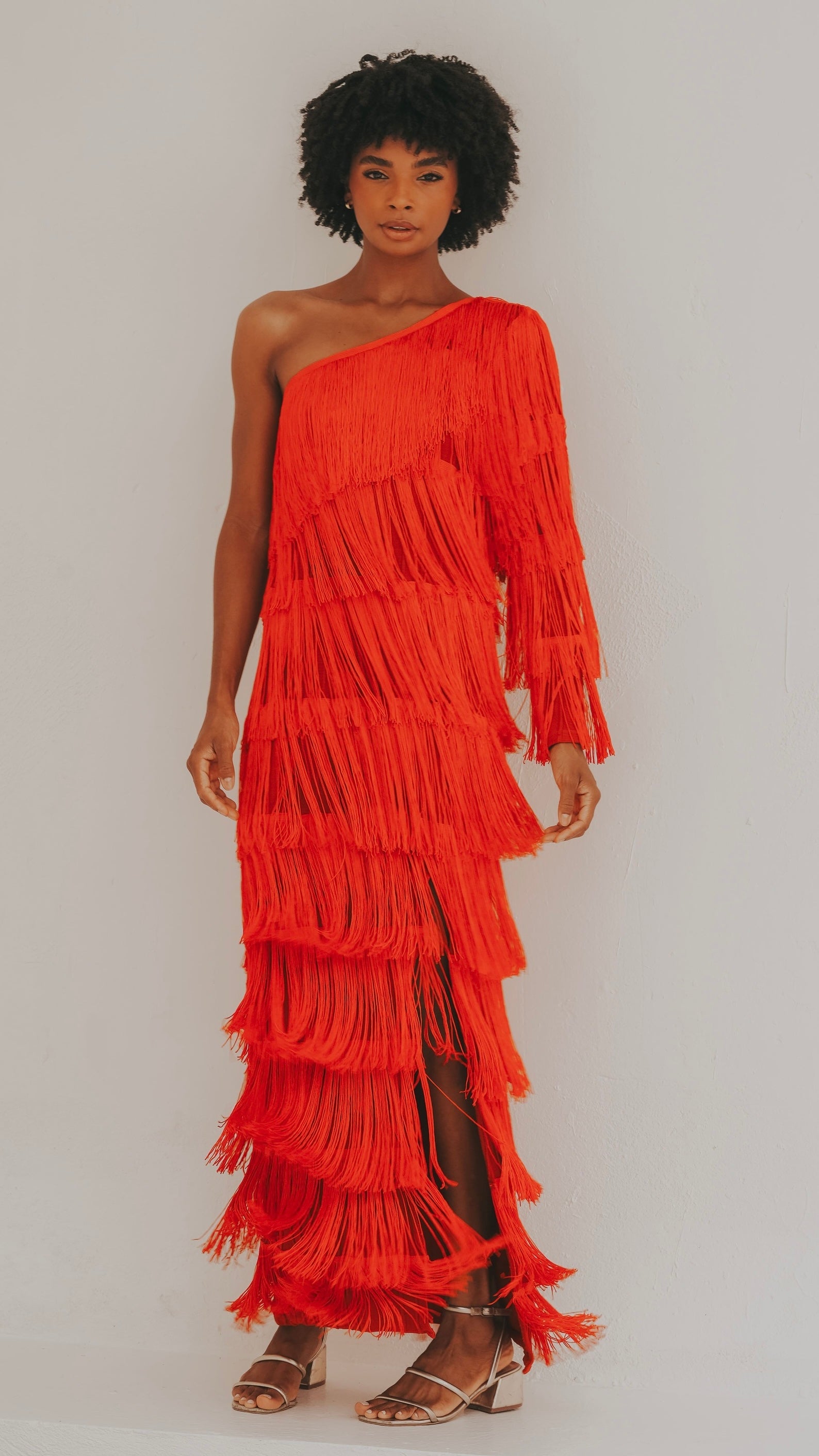 vestido ombro franjas vermelho