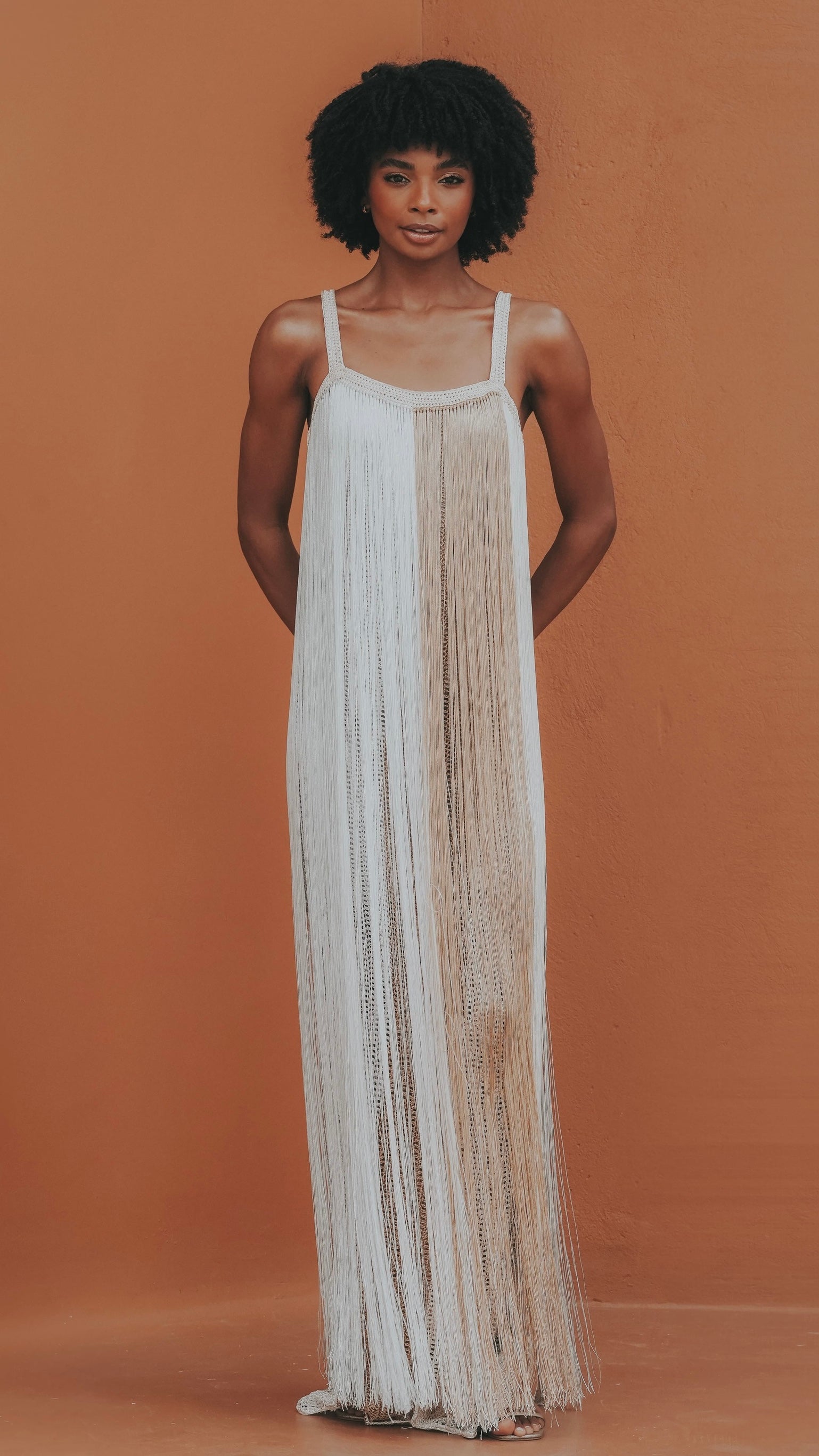 vestido crochê franjas off