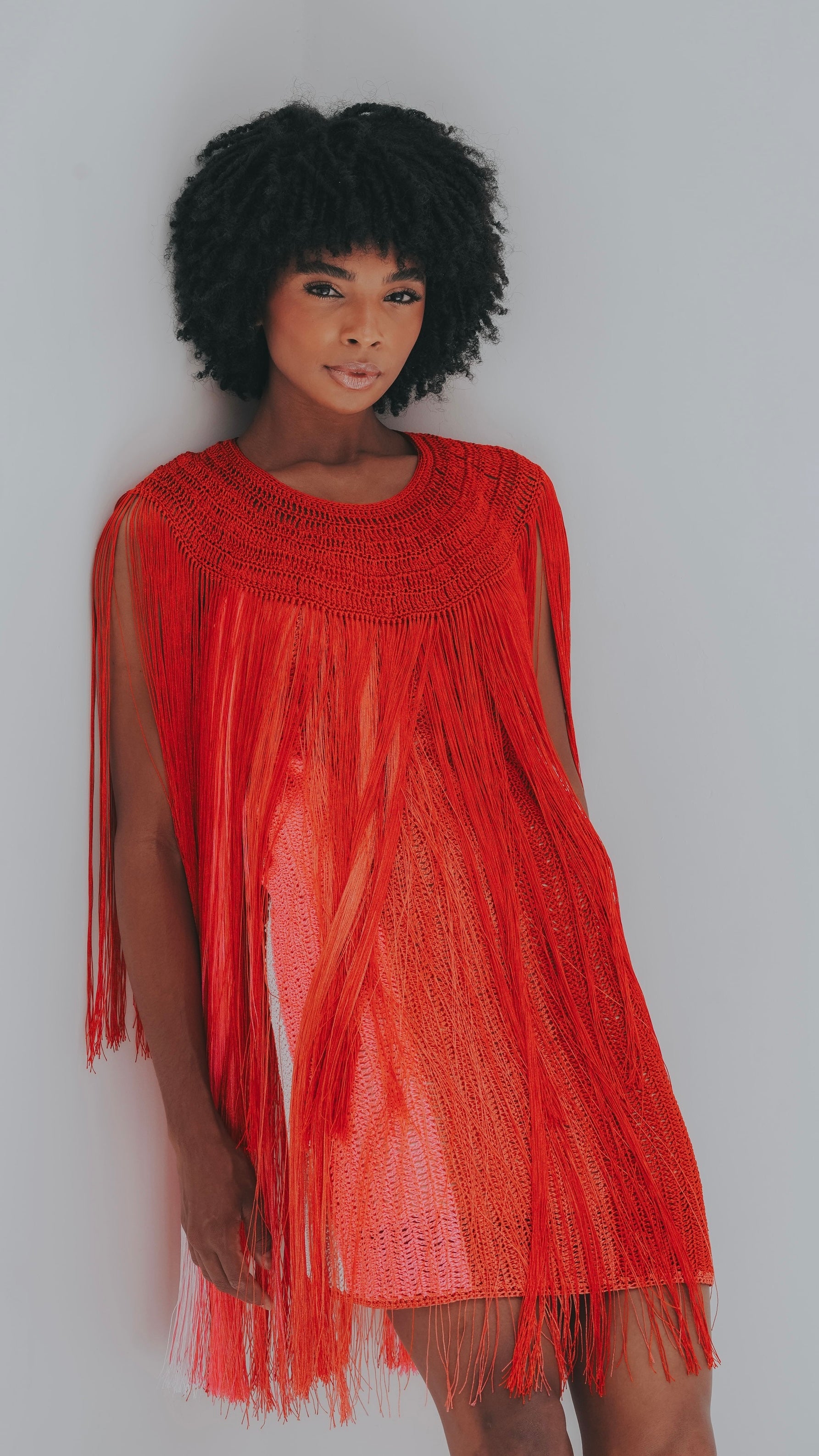 vestido curto crochê degrade vermelho