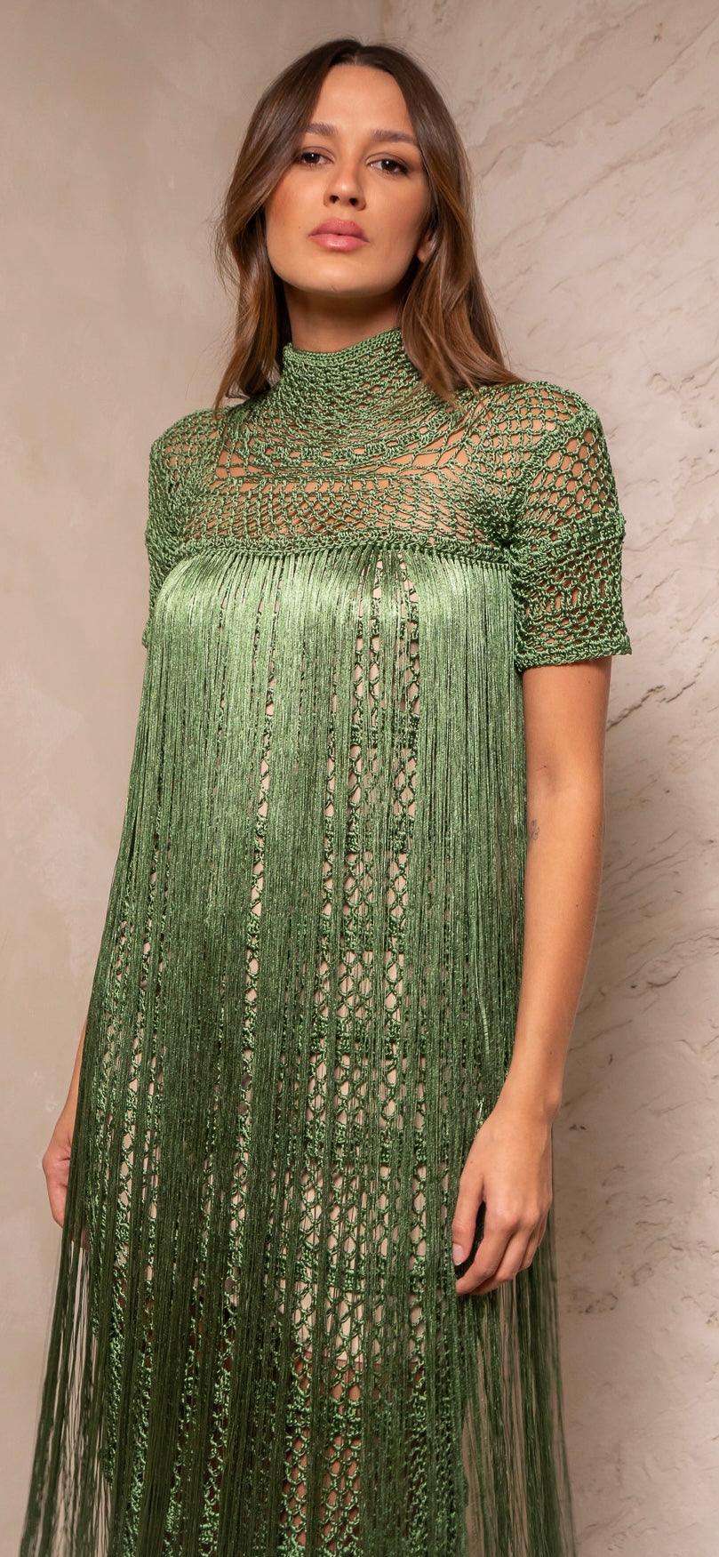 vestido midi crochê franjas