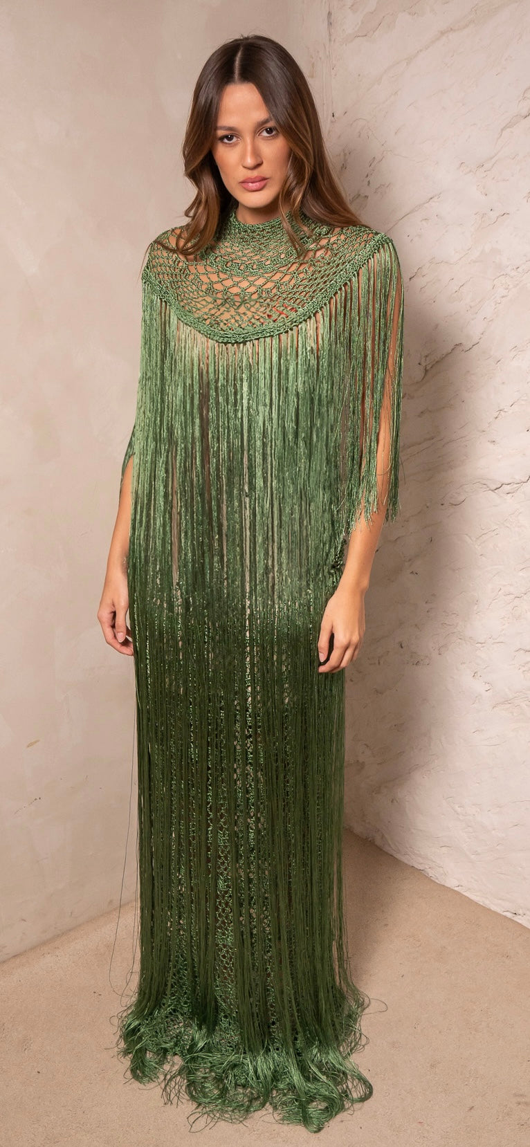 vestido longo franjas crochê
